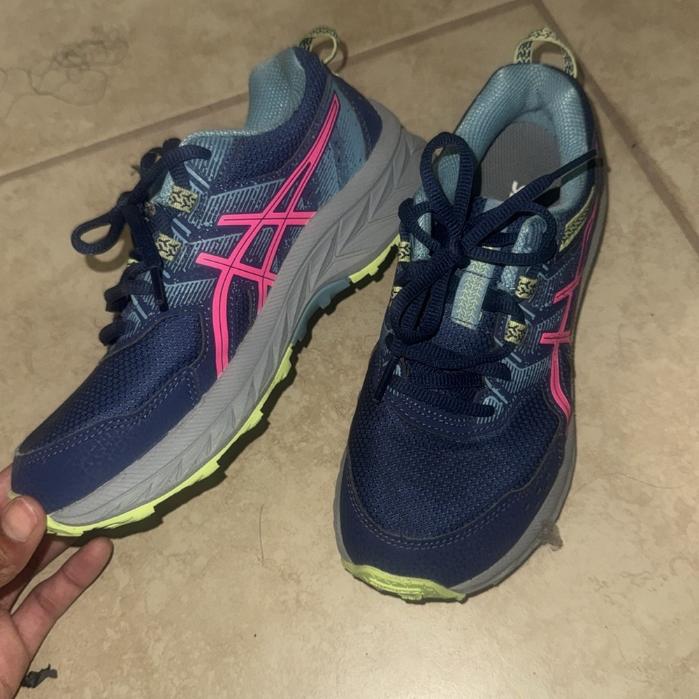 ASICS - Picture 3 of 4